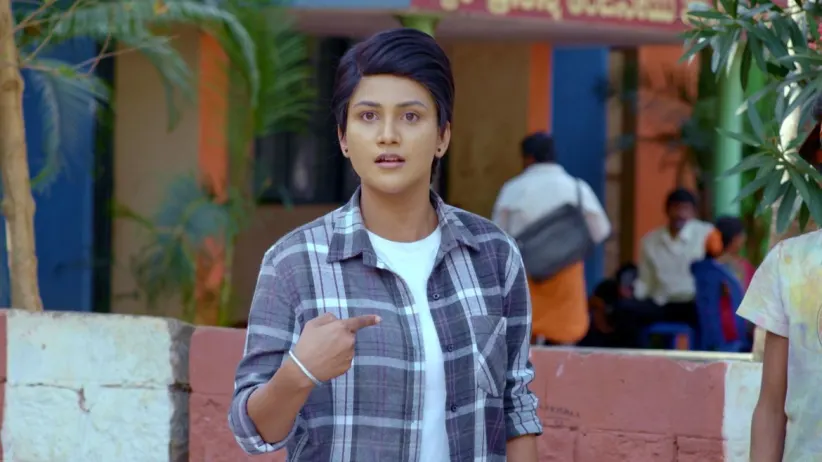 Sathya Reprimands her Friends