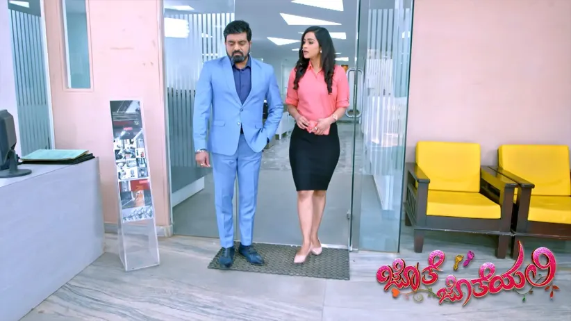 Pushpa accuses Raghupati of stealing money - Jothe Jotheyali