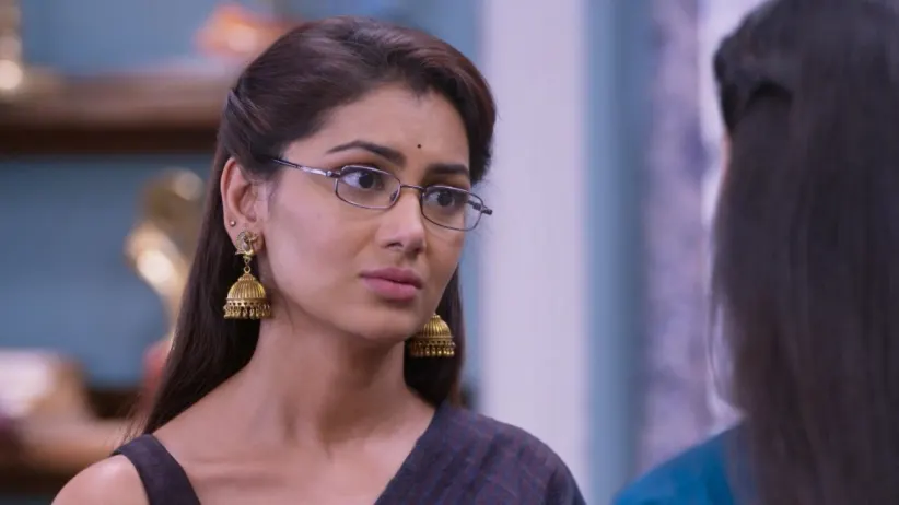 Rhea Helps Prachi - Iniya Iru Malargal