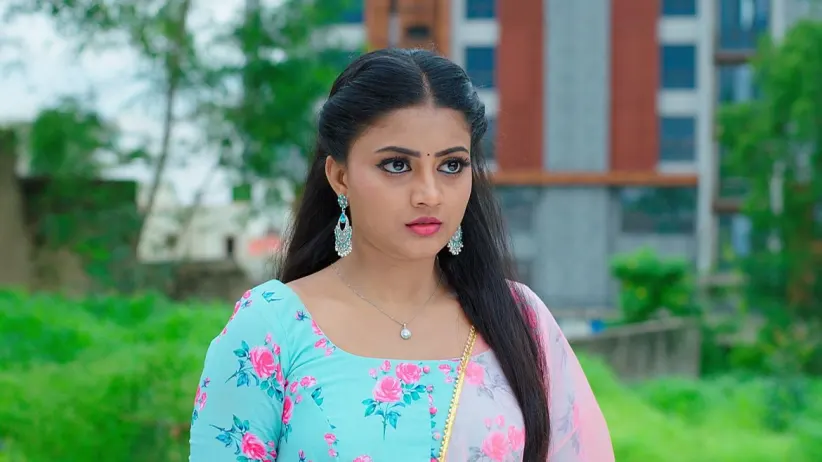Daksha tries to get Bhanu’s parents arrested - Hitler Gari Pellam
