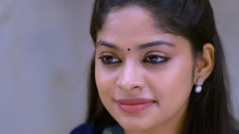 Anu accepts the jasmine flowers - Neethane Enthan Ponvasantham
