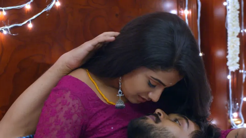 Santosh and Pavithra Spend Some Romantic Time