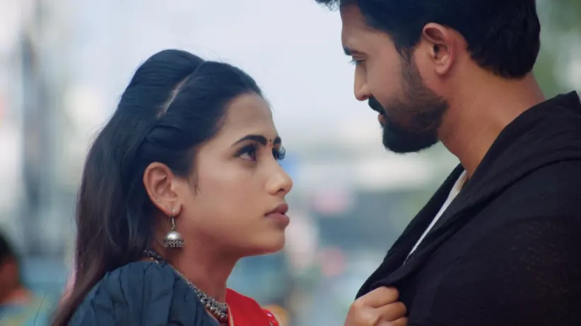 Saraswati travels to the city with Rahul - No.1 Kodalu