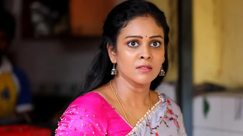 சிந்தாமணி மீது மோதும் வாகனம்