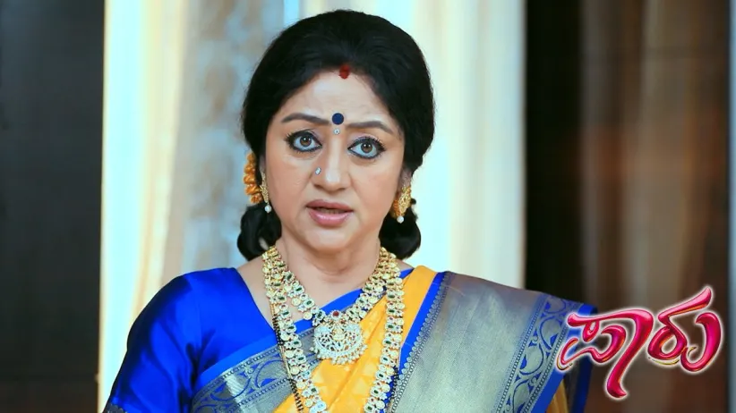 Akhila wakes up scared due to a nightmare - Paaru