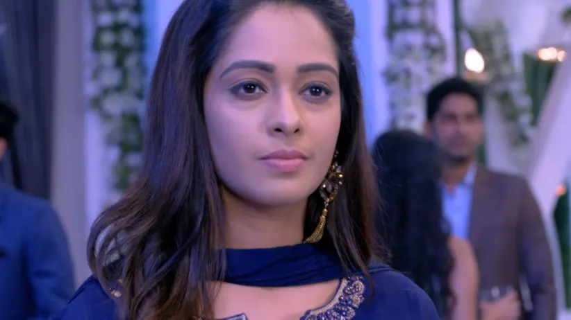 Sumitra Alerts Meera - Iniya Iru Malargal