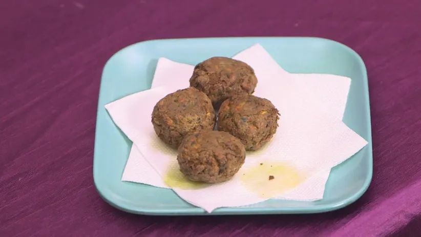 Makhane Kofta Curry and Methi Gola Curry - Aamhi Saare Khavayye