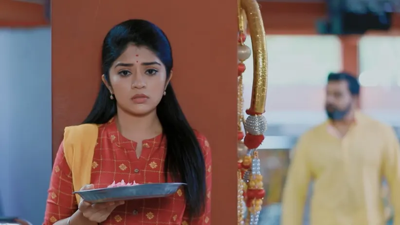 Aryavardhan gets hold of Anu's bangle - Jothe Jotheyali