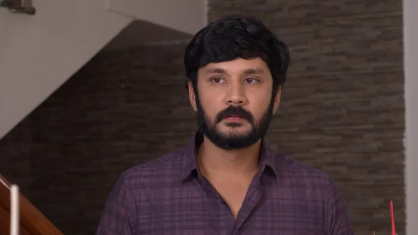 Sasi Gets Surprised - Sathya