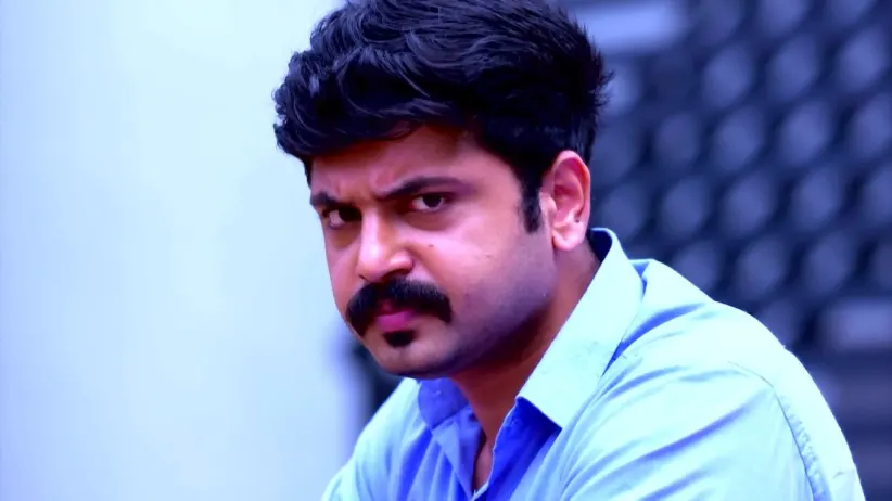 Nikhil puts up an act before Nila - Manampole Mangalyam