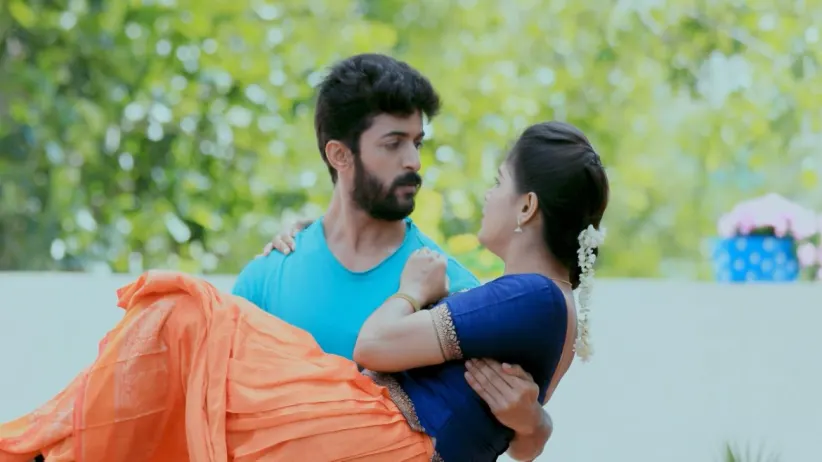 Aditya Worries about Paarvathi - Paaru