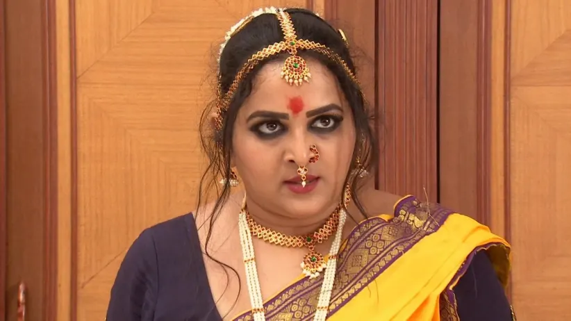 A possessed Geetha beats up Ram and Nageshwari - Gundamma Katha