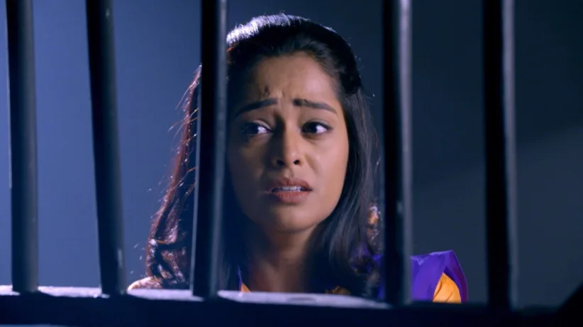 Prachi Is Arrested - Iniya Iru Malargal