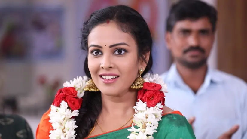 Abhirami agrees to participate in the competition - Rettai Roja