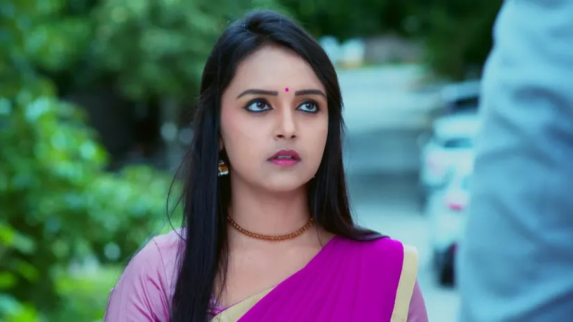 Sarika learns about Vikrant's engagement - Gattimela