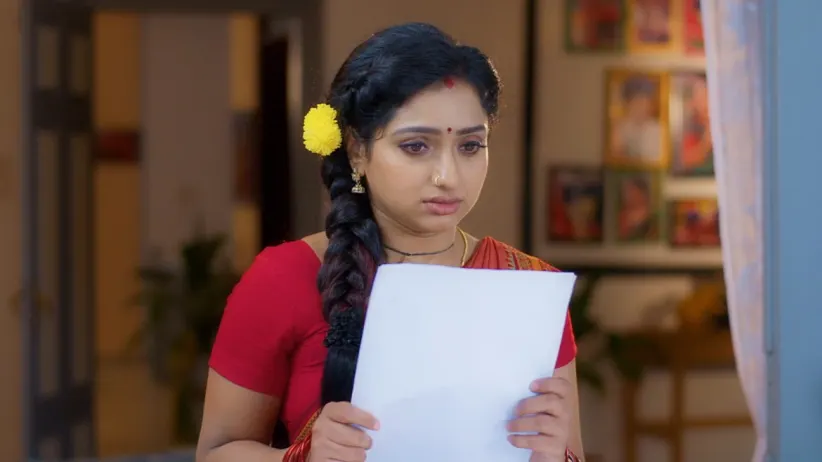 Nayani refrains from signing the divorce papers - Trinayani