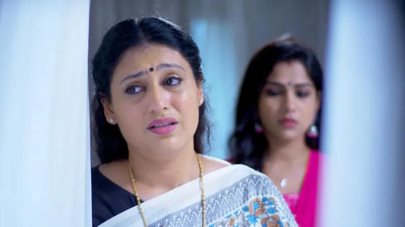 Unnithan eats the fruits and drinks the milk - Manampole Mangalyam