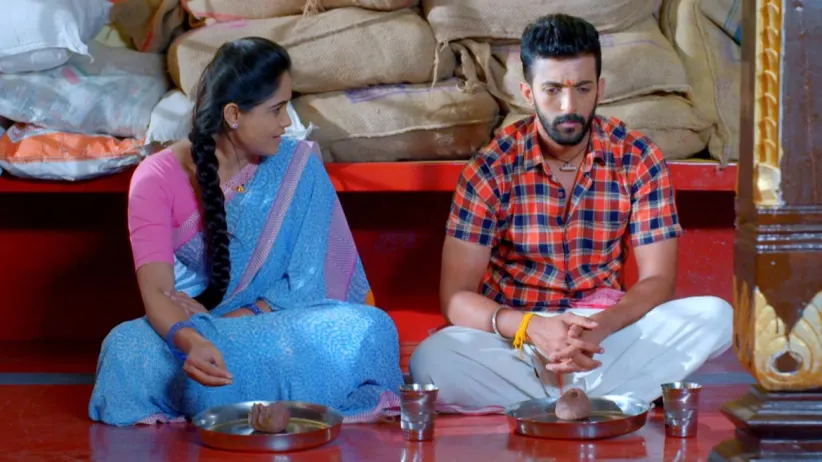Paarvathi Reminds Veeraya Deva about His Sister - Paaru