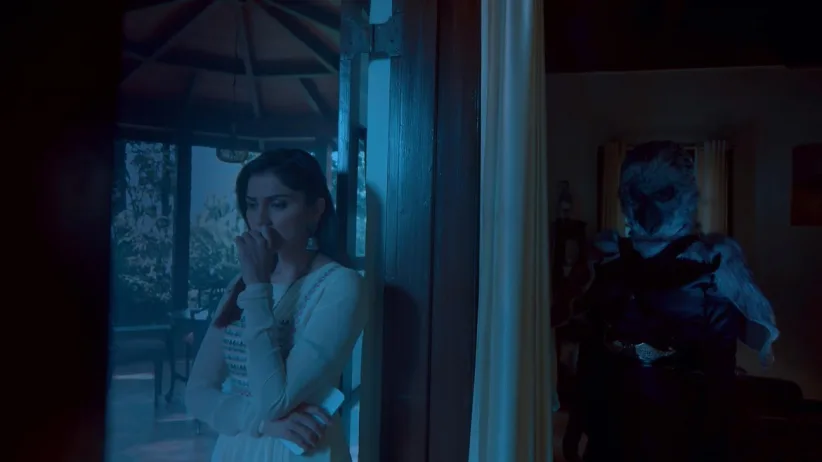 Neha returns as a crow - Laal Ishq