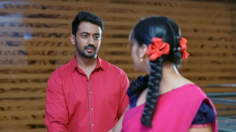 Rishi wakes up scared due to a nightmare