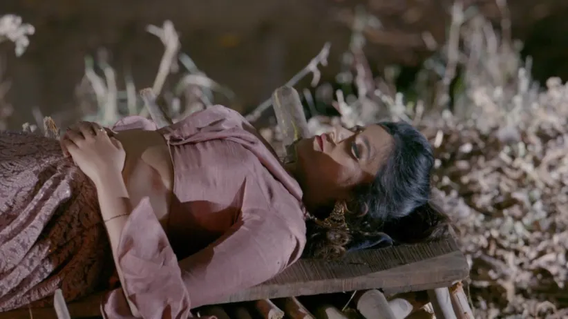 Shivani gets into trouble - Naagini 2