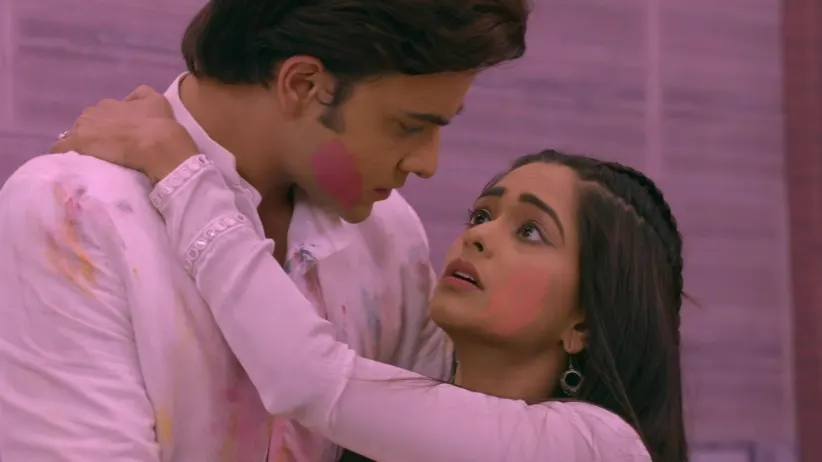 Abhi and Pragya come face-to-face - Kumkum Bhagya
