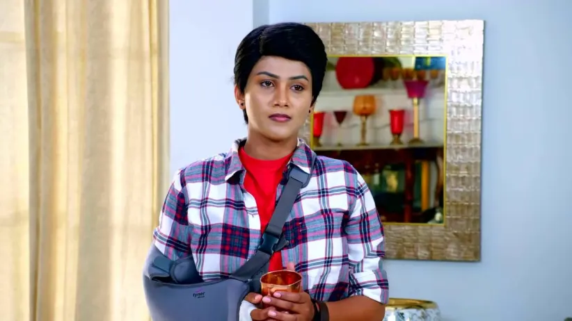 Sathya reveals Nisha's lie - Sathya