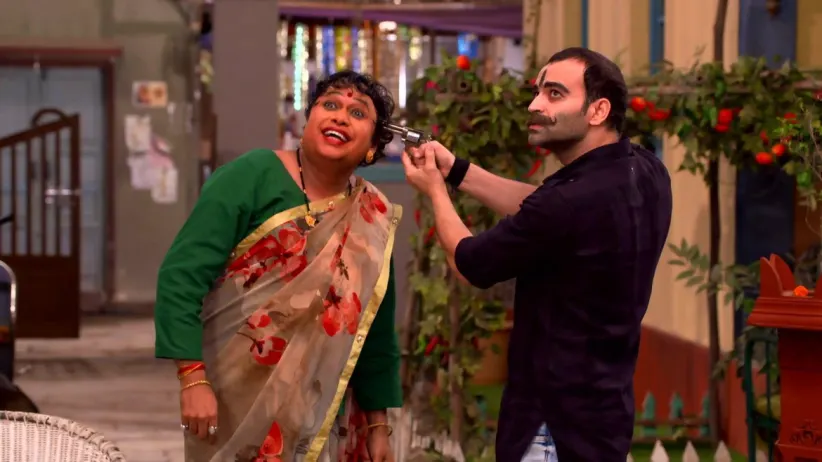 Mangal Singh arrives to clear Happu’s debt – Happu Ki Ultan Paltan
