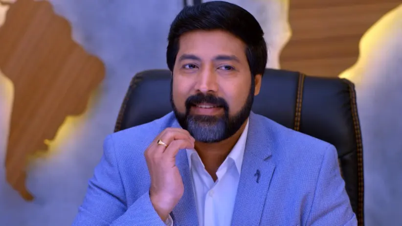 Anu prepares tea for Surya Prakash - Neethane Enthan Ponvasantham