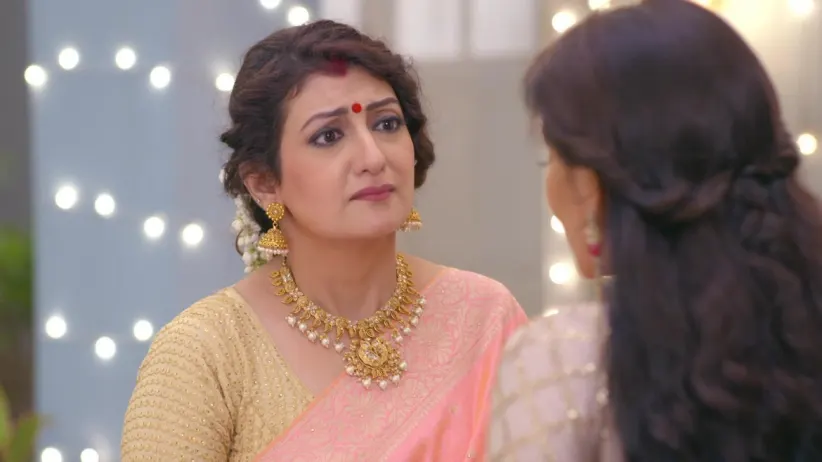 Renuka finds a way to help Navya - Hamariwali Good News