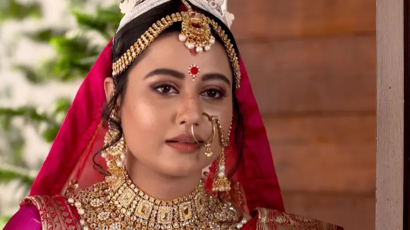Radhika meets Moni - Ki Kore Bolbo Tomay