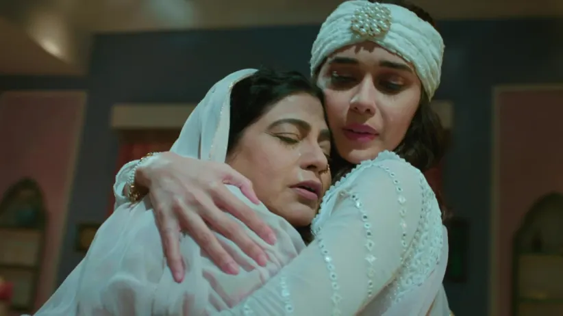 Zara Hugs Salma and Cries - Ishq Subhan Allah