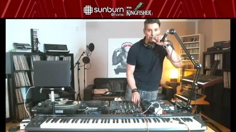 Thomas Gold - Sunburn at Home