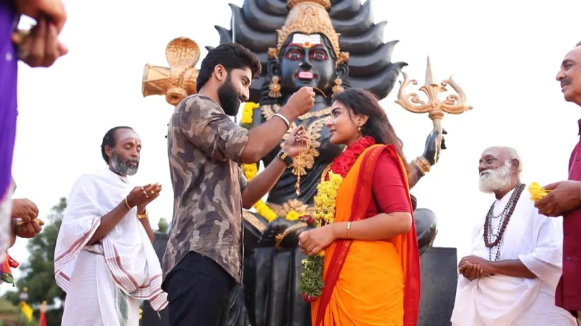 Nandini tries to save herself - Sembaruthi