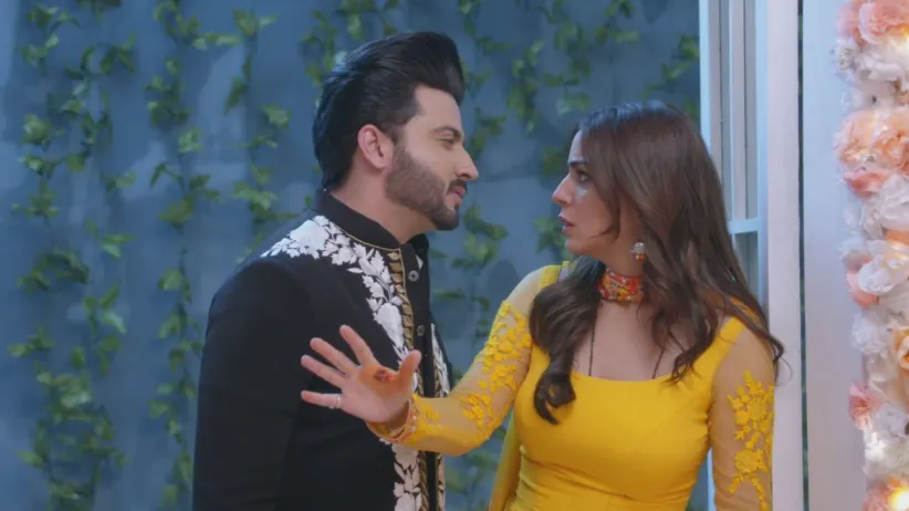Some robbers enter Kumkum Bhagya hall - Kundali Bhagya