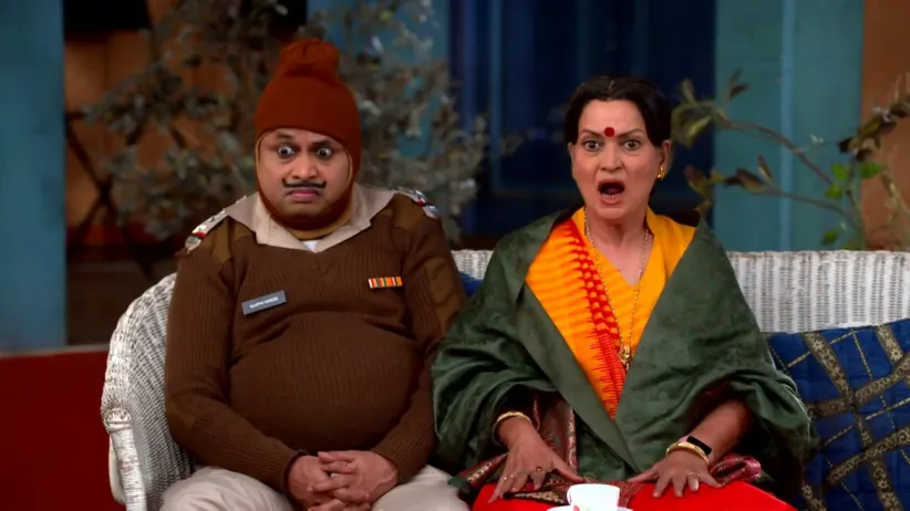 Rajesh faints while performing planchette method – Happu Ki Ultan Paltan
