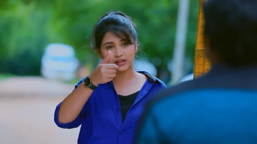 Anika takes Kamali to an abandoned place