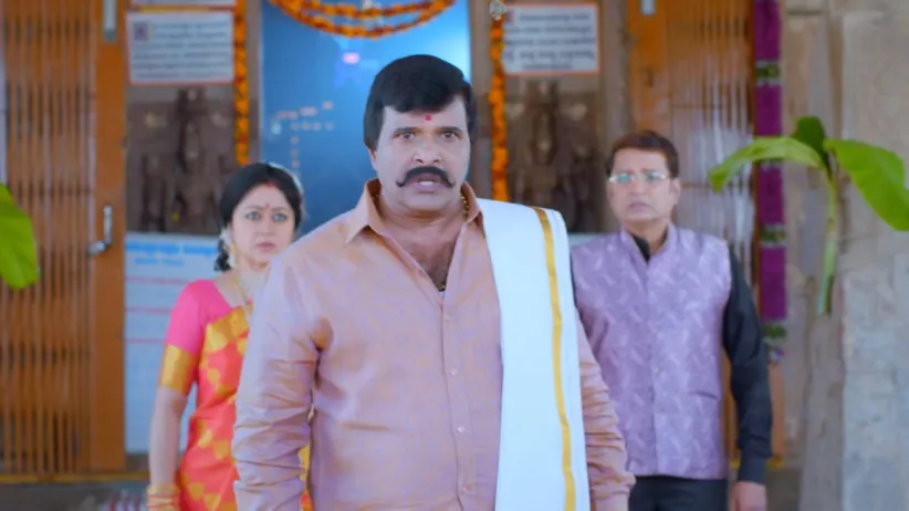 Veeraya Deva Furious with Akhila and Raghu - Paaru