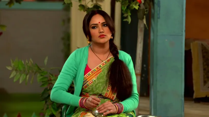 Rajesh tells Happu to take the family to Switzerland - Happu Ki Ultan Paltan