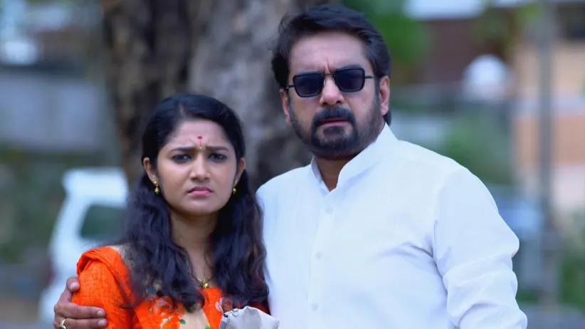 Sudarshanan lashes out at Sarojam - Neeyum Njanum