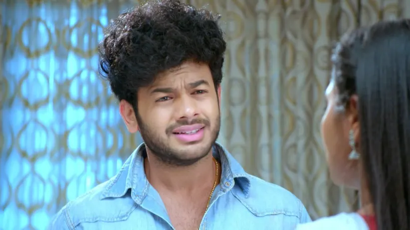 Aditya Starts Writing a Love Letter - Paaru