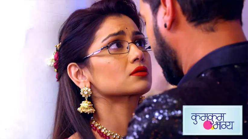 Pragya pretends to be happy about Abhi’s marriage - Kumkum Bhagya
