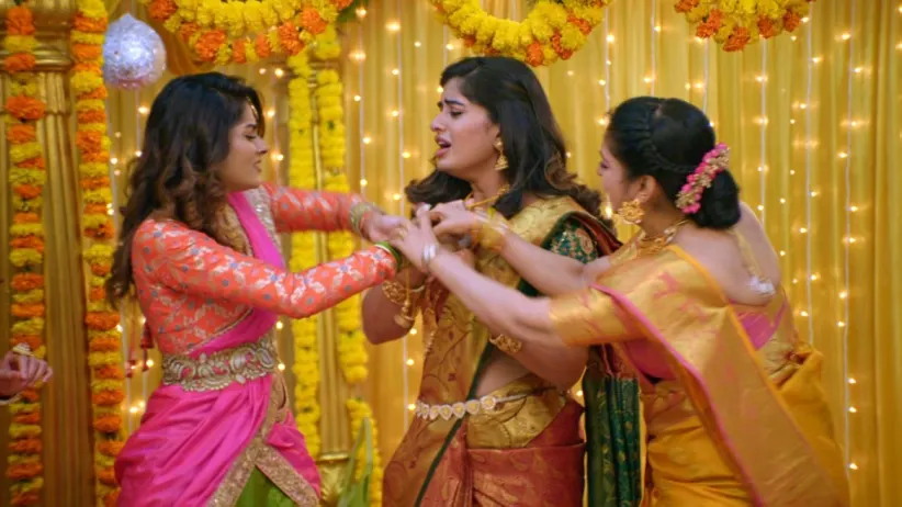 Maya tries to remove Hasini's nuptial chain - Thirumathi Hitler