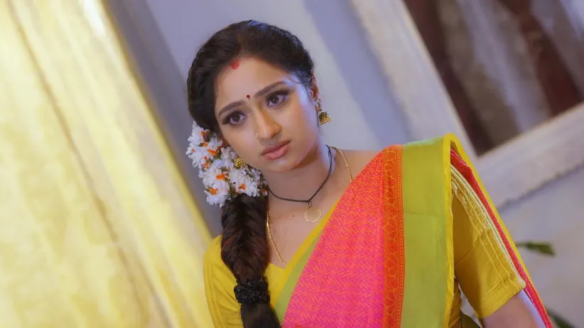 Vishal questions Jasmine about the burnt paper - Trinayani