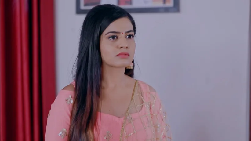 Shivani overhears Trivikram humming a song - Naagini 2