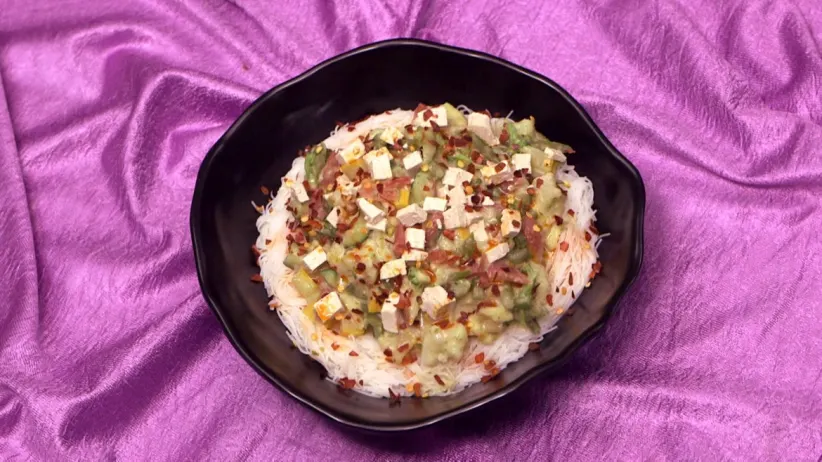 Khow suey and Paushtik Dhokla - Aamhi Saare Khavayye