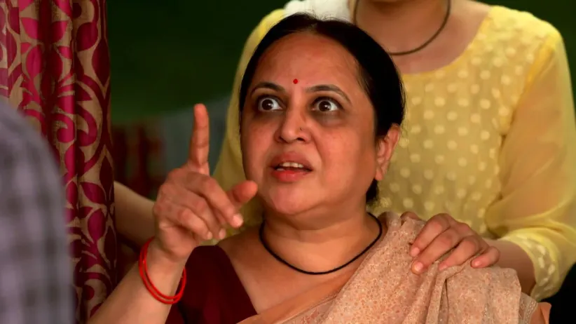 Revati gives Rajan a warning - Kaay Ghadla Tya Ratri?
