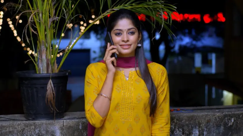Meera talks about her mother - Neethane Enthan Ponvasantham
