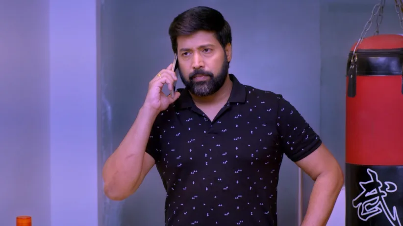 Anu wakes up startled - Neethane Enthan Ponvasantham