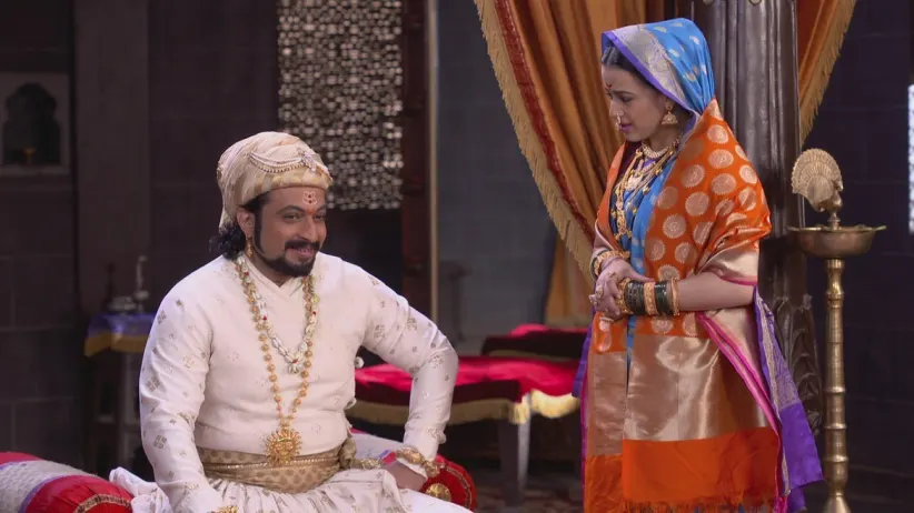 A worried Rajkuvarbai meets Sambhaji - Swarajyarakshak Sambhaji